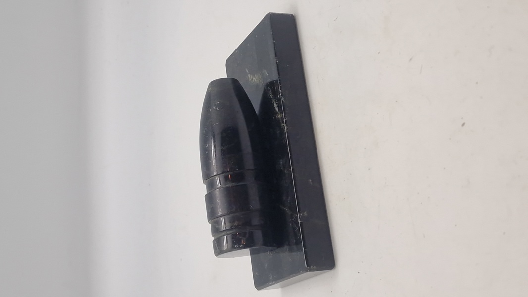 Granat spids i marmor