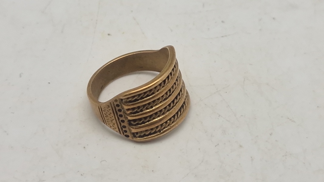 Veludført Museumskopi af Bronzealder/ Vikingetids smykke