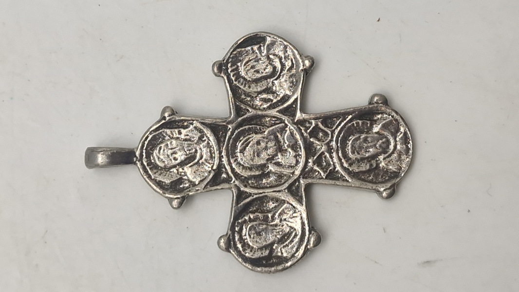 Museumskopi af middelalder kors