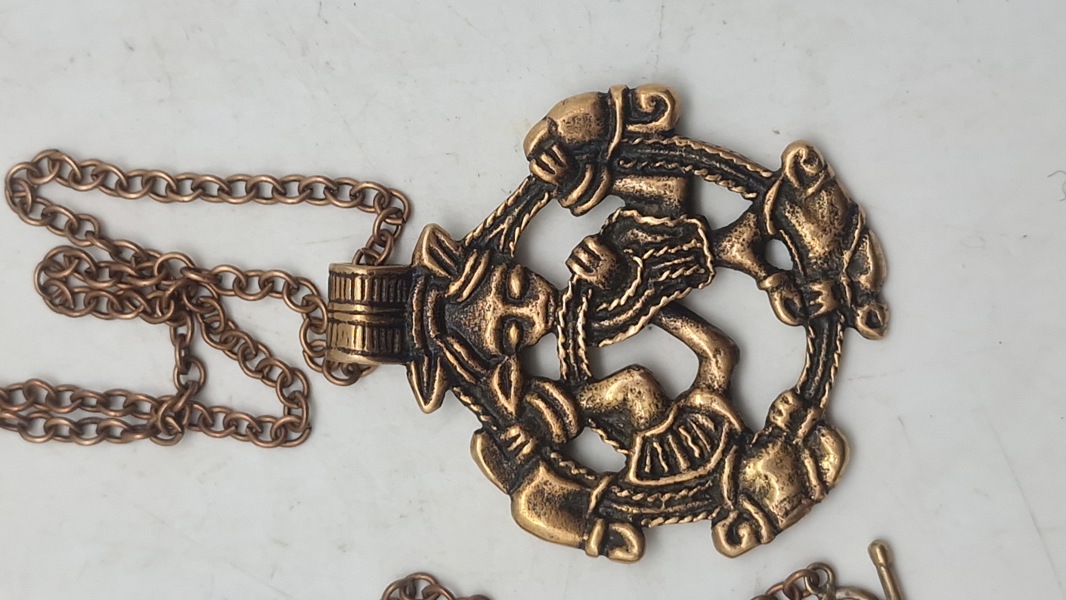 Veludført Museumskopi af Bronzealder/ Vikingetids smykke