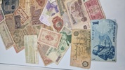 Stor samling pengesedler fra hele verden