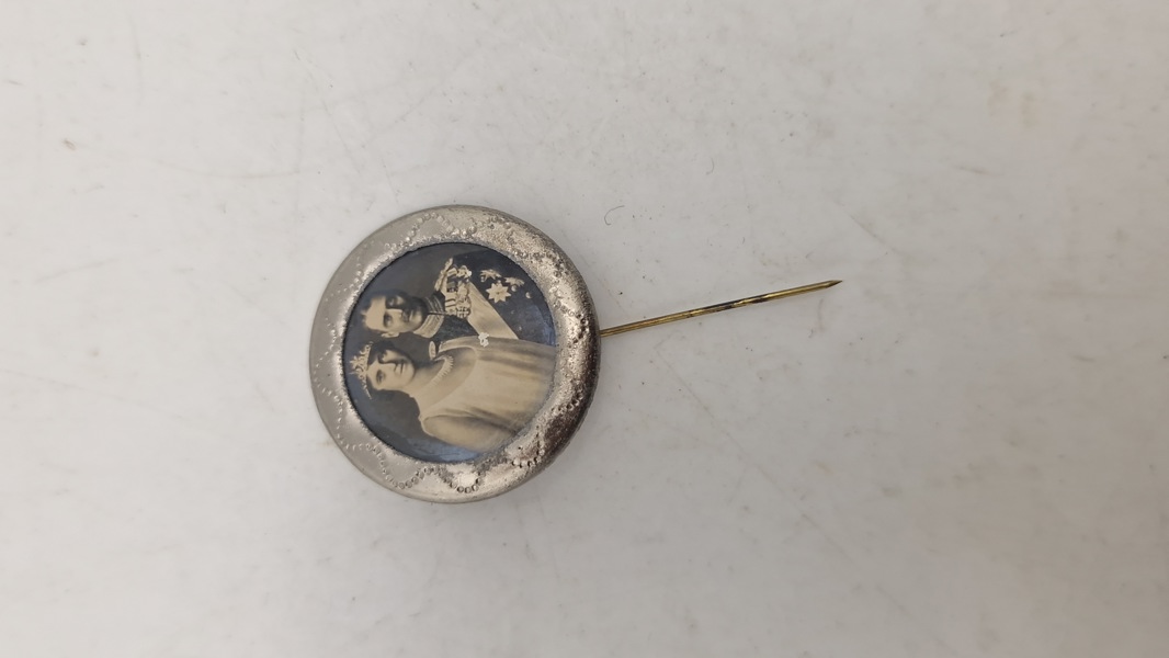 Original Kong Christian X pin