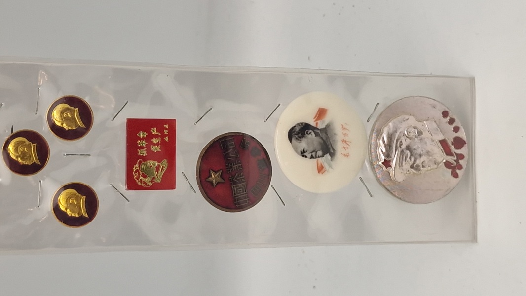 Samling originale kinesiske kommunistiske badges