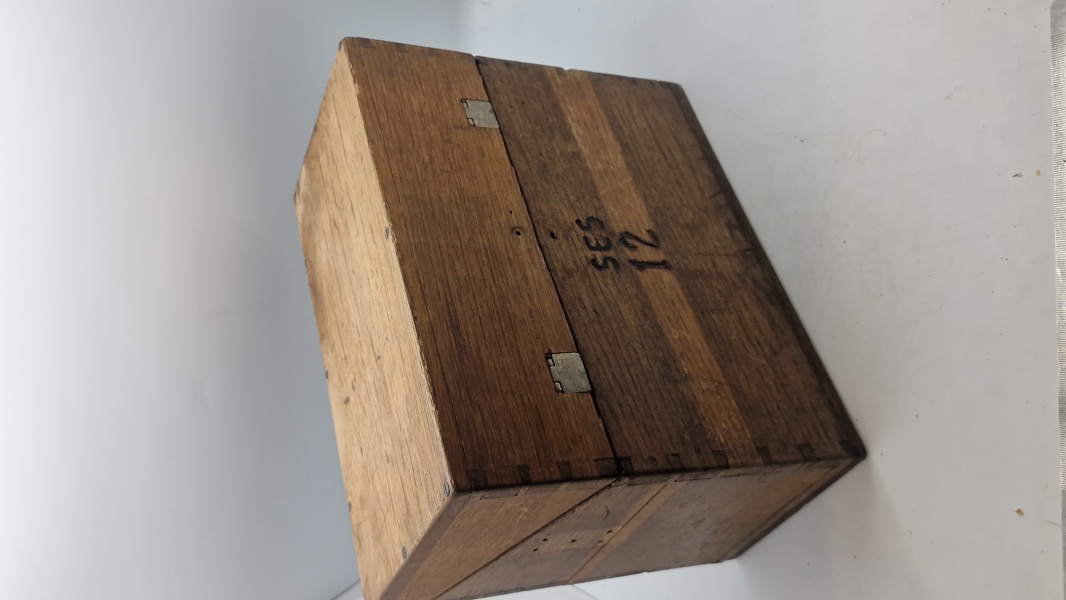 Original felttelefon antageligvis anvendt i det danske søværn i 1920’erne. Delvist sammensat af tysk ww1 felttelefon