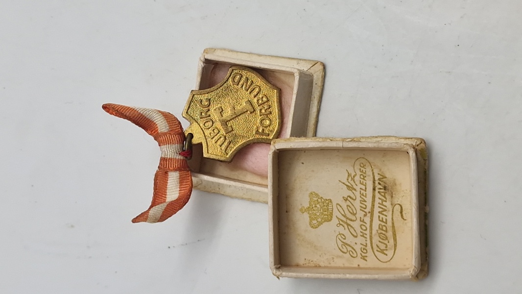 Original Tuborg medalje med æske