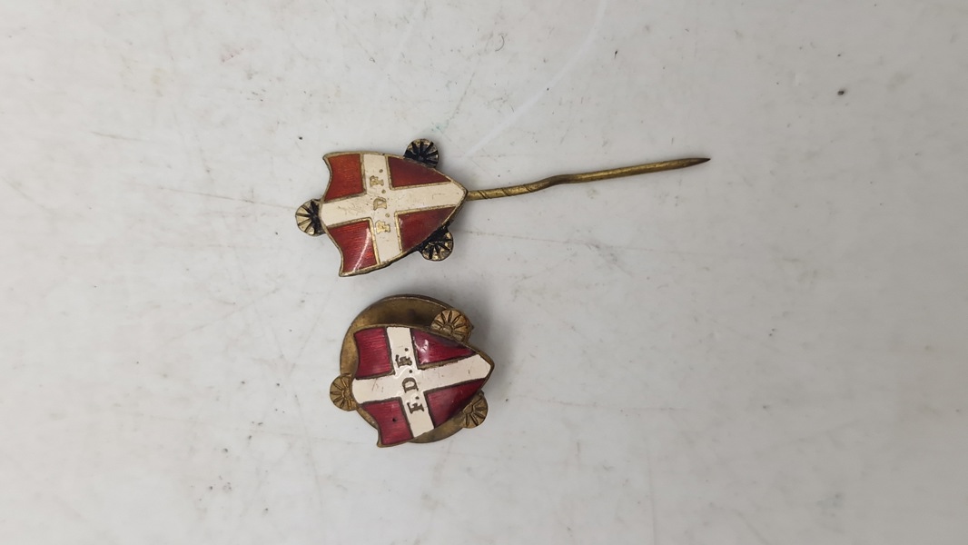 Ældre pins fra Frivillige Drenge og Pige Forbund