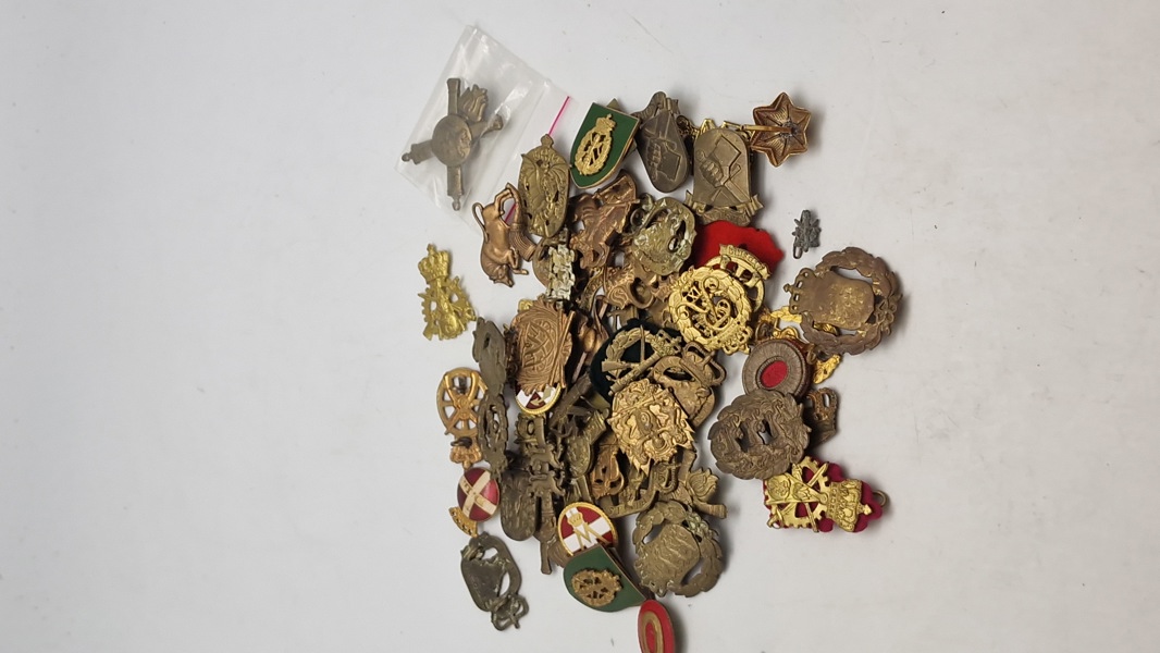 Samling regiments mærker mm.