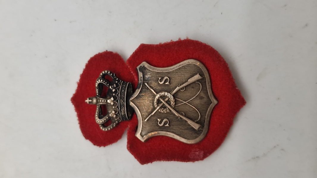 Originalt sølvskjold for Underofficerer ved skydeskolen 1871