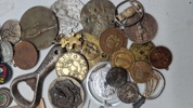 Stort lot pins og medaljer 
