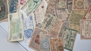 Stor samling pengesedler 