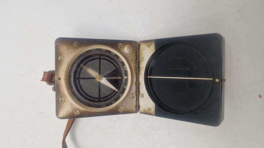 Originalt Officerskompas fra Den Danske brigade i Sverige WW2