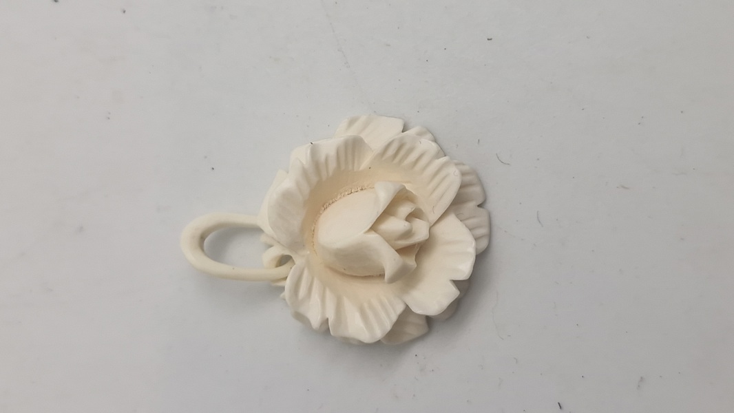 Vedhæng udskåret i ben 