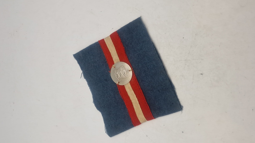 Originalt armbind fra den danske modstandsbevægelse 