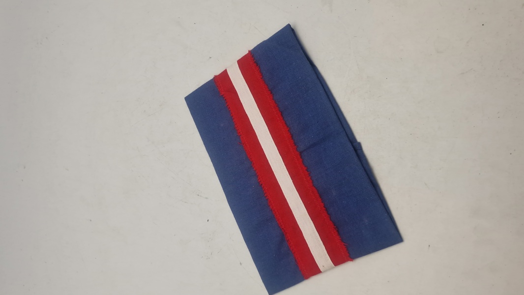 Originalt armbind fra den danske modstandsbevægelse 