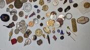 Kæmpe samling pins, medaljer mm.