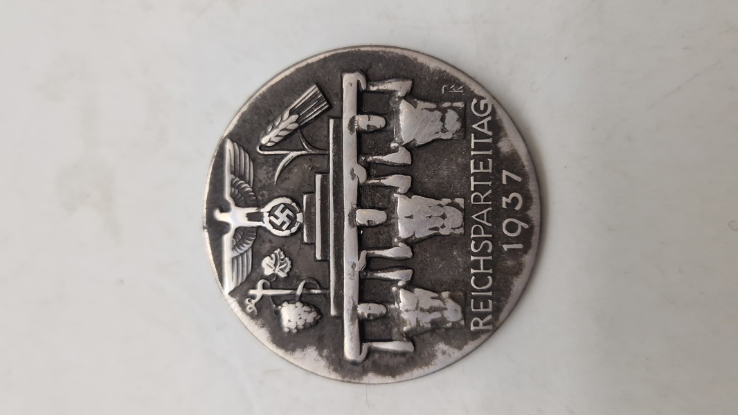 originalt tysk dagsmærke (tinnie) fra Reichsparteitag 1937