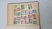 Samling frimærker i album 