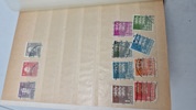 Samling frimærker i album 