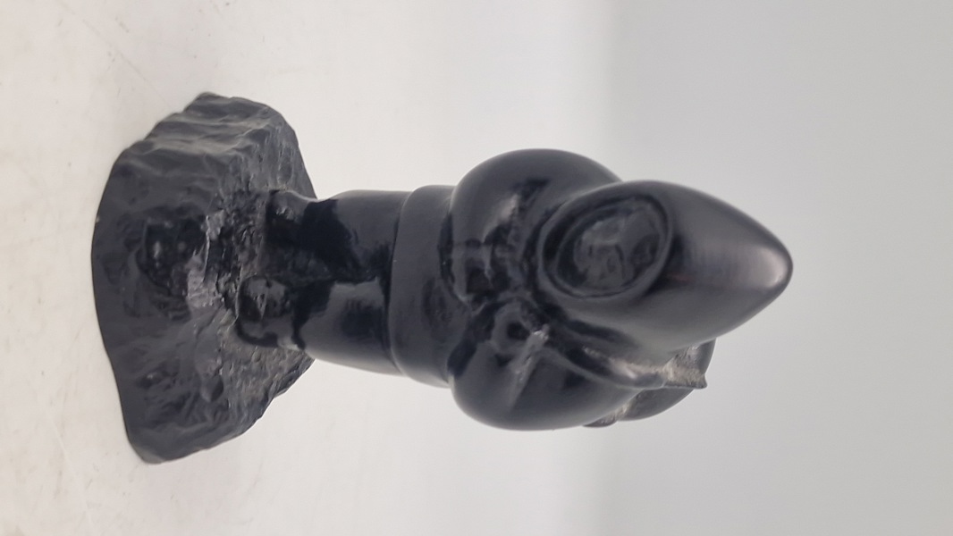 Figur forstillende grønlandsk fanger 