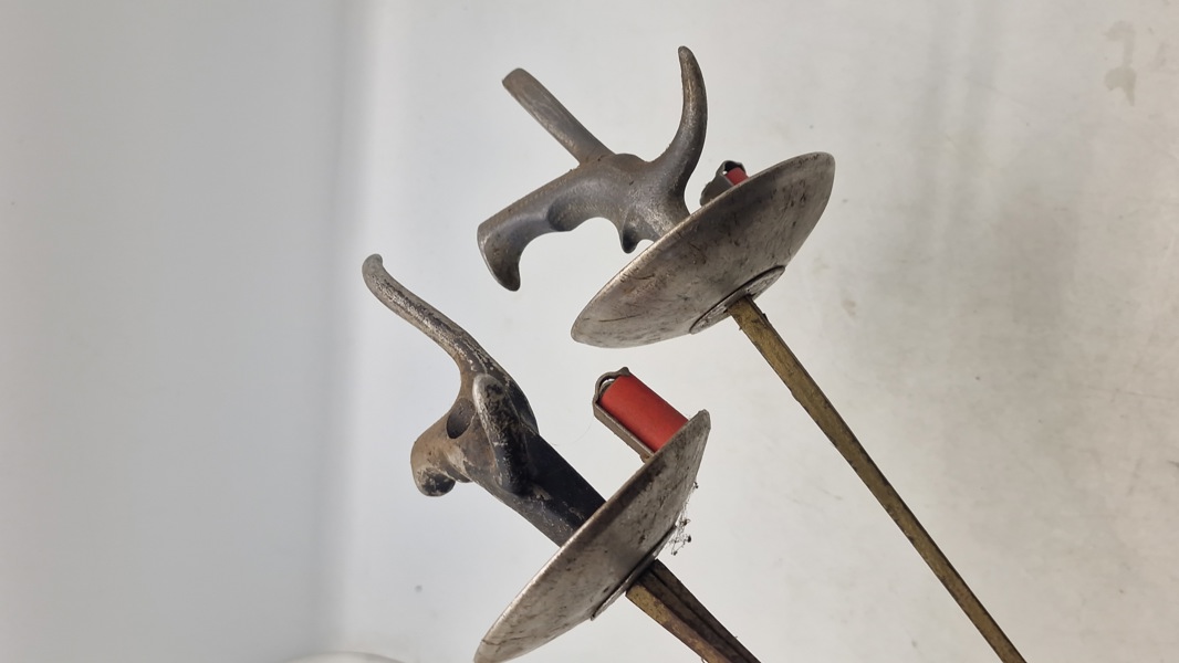 Sæt ældre fægtekårder 