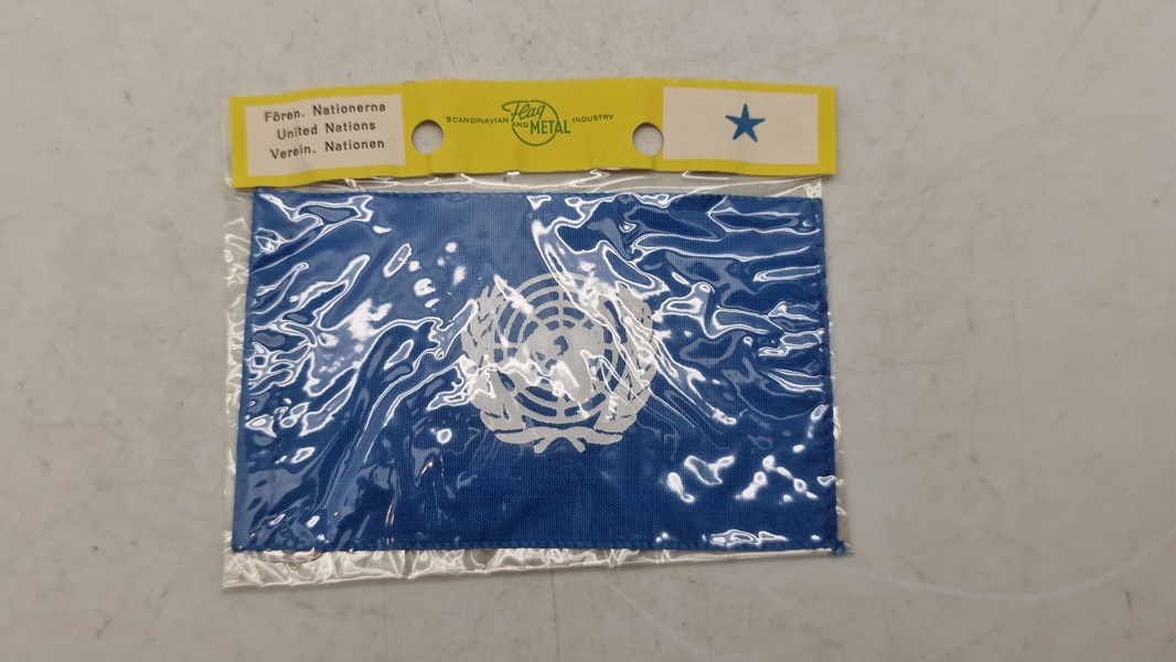 Ubrugt UN mini flag 