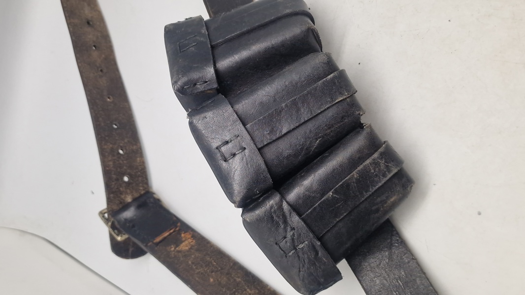 Patron taske og bælte fra 9 April filmen  