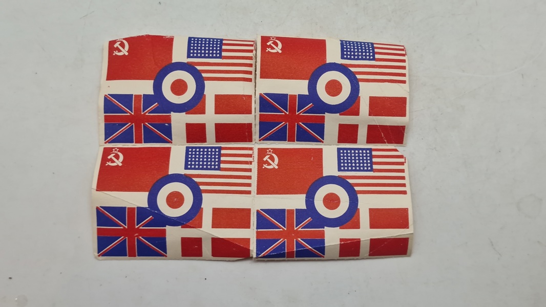 Samling originale klistermærker fra majdagene 1945