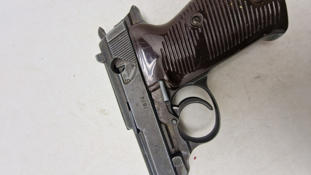Replika af tysk Walther P38 