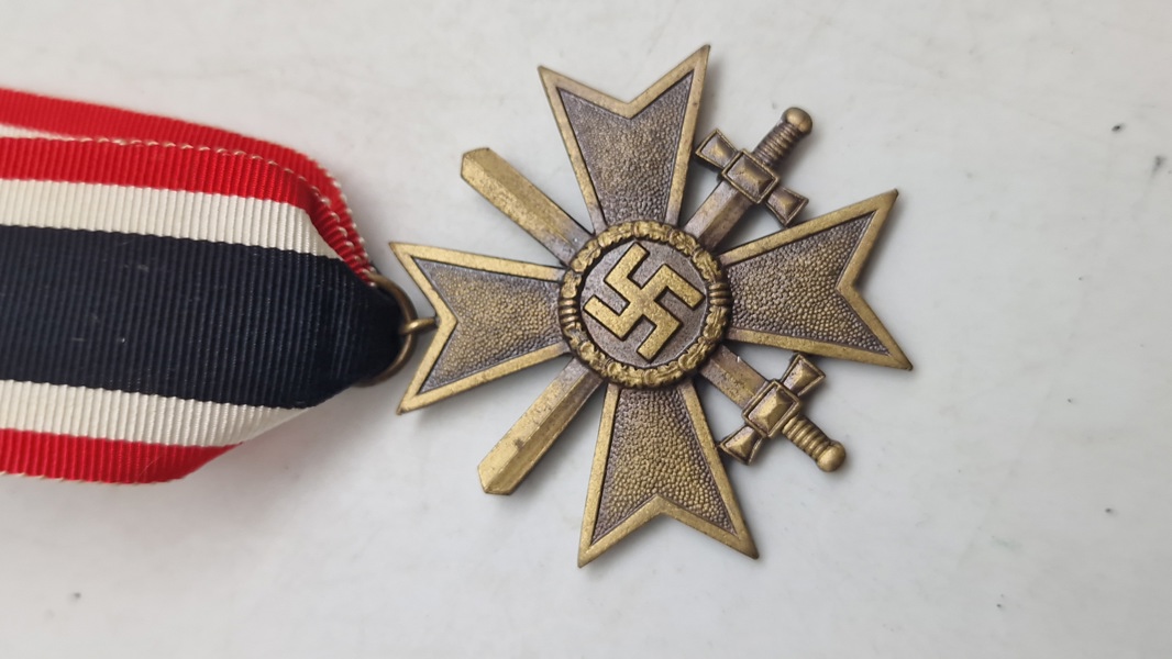 Originalt Kriegsverdienstkreuz (KVK) mit Schwerter