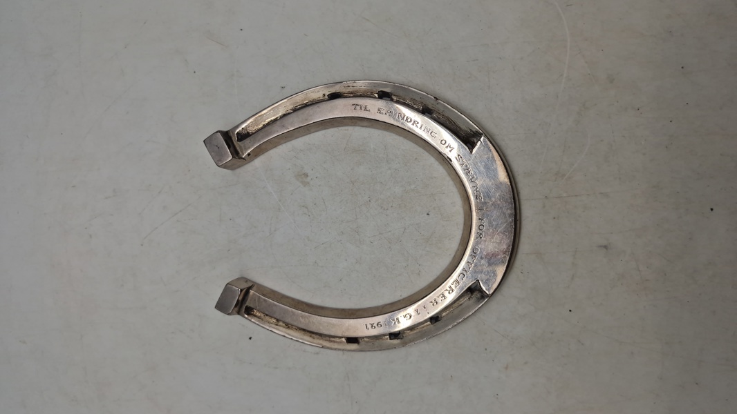 Original Militær hestesko givet som præmie