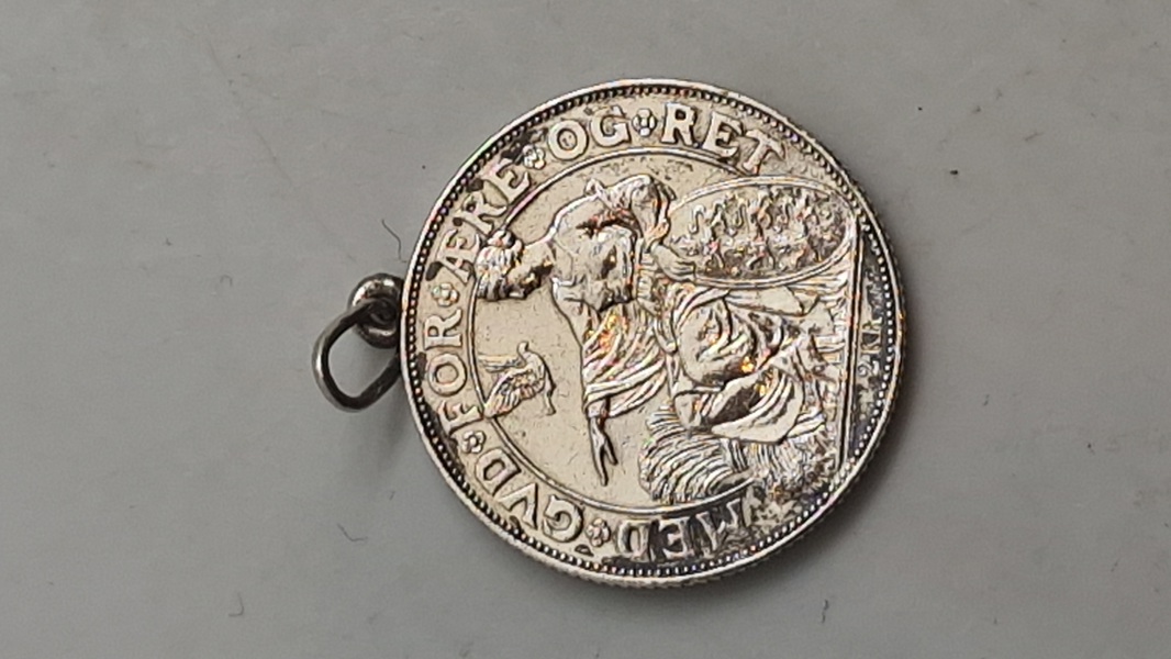 Sølv jubilæums mønt som halssmykke 