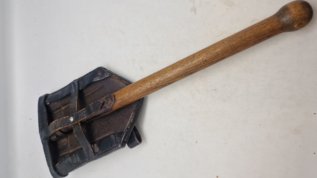 Original klapspade med hylseter - Godt stemplet WaA bdr 41 og agv 41