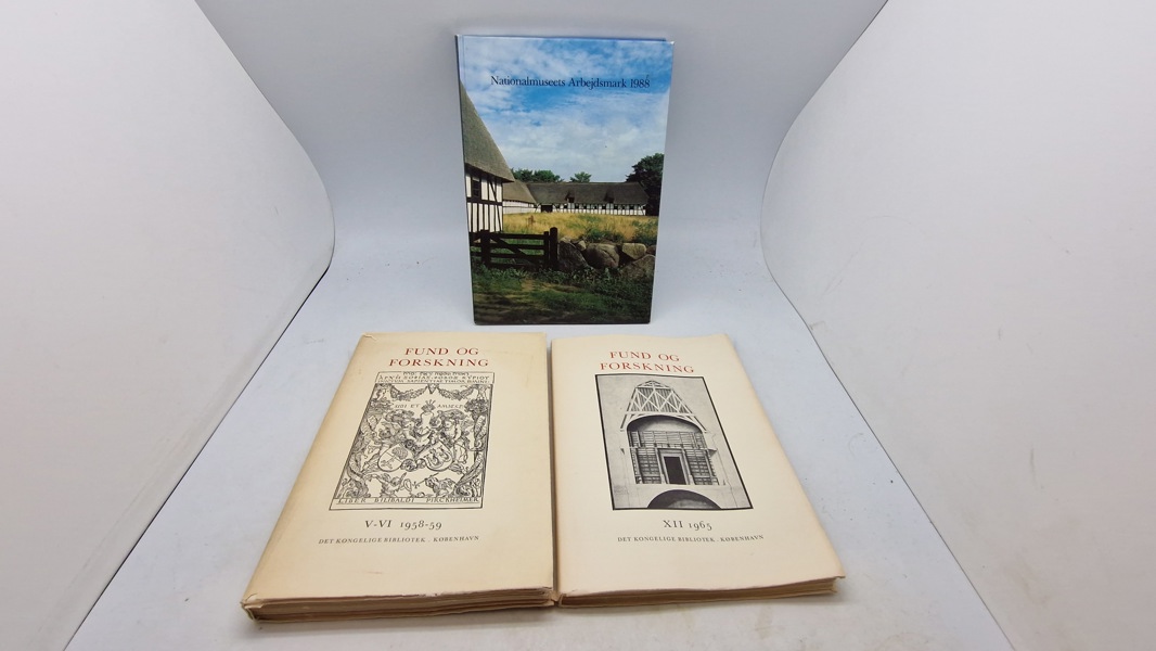 Bøger : Fund og forskning 1958/59 - Camuflerede illegale tryk - Fund og forskning 1965 : Falske illegale tryk under besættelsen. 