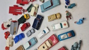 Samling ældre legetøjs biler mm.