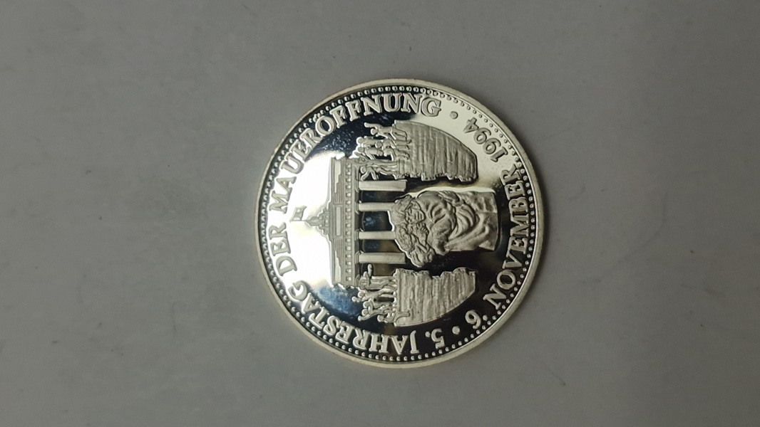 Original tysk sølvmønt eller medalje, der fejrer 5-årsdagen for Berlinmurens fald
