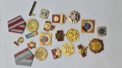 Samling originale russiske pins og medaljer