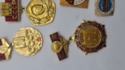 Samling originale russiske pins og medaljer