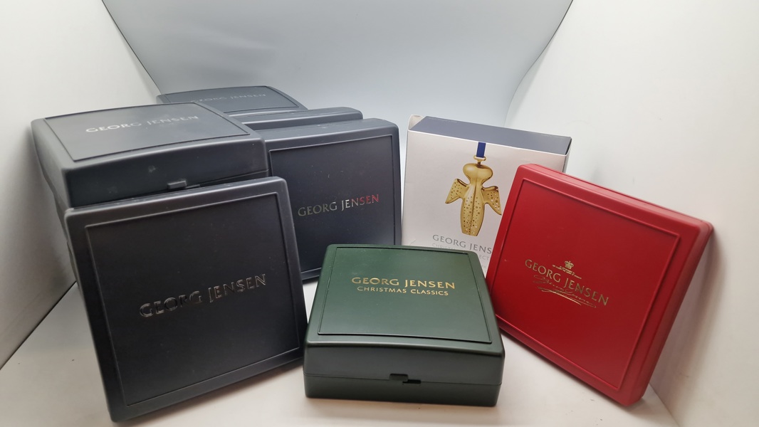 Samling Georg Jensen æsker til juleophæng. Tomme