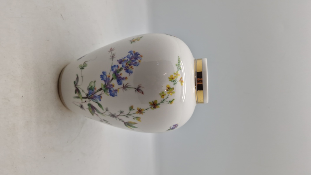 Rörstrand vase med blomstermotiver 