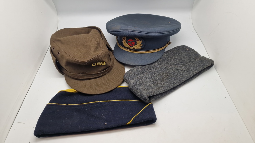 Samling diverse hovedbeklædning