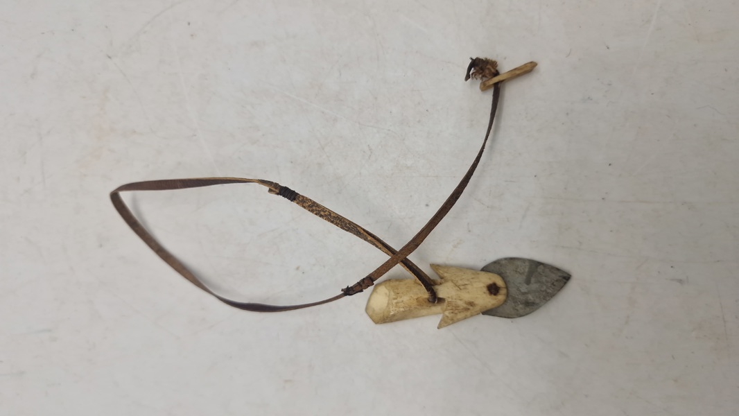 inuit-harpun, kendt som en unaaq på inuktitut. Original