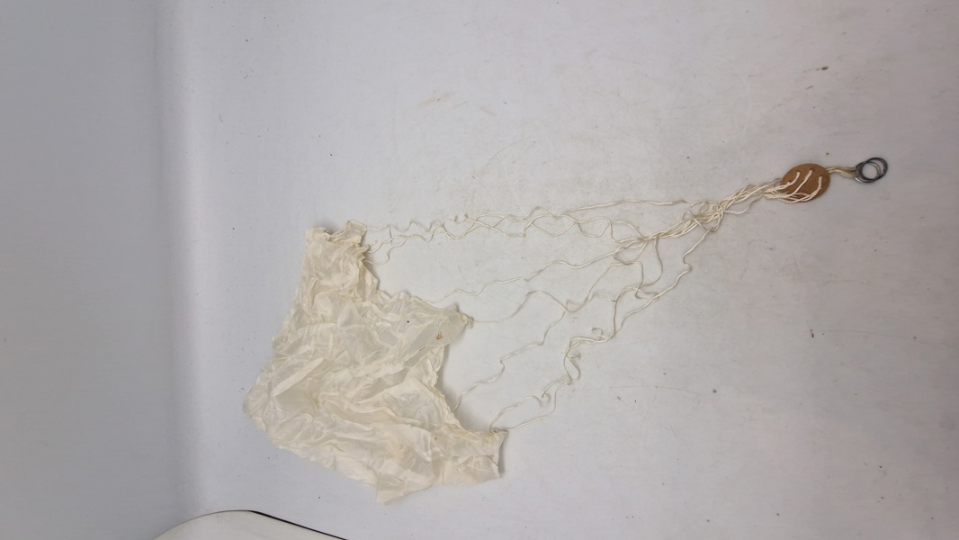 Tysk faldskærm fra signalpatron, ww2. Original