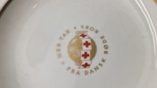 Lot røde kors porcelæn 