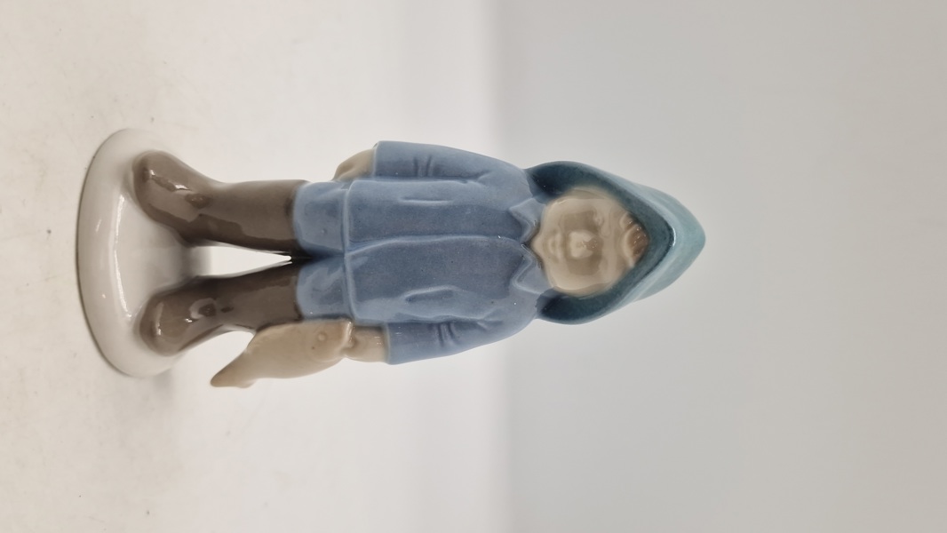 Dreng med fisk porcelænsfigur | GH & Co. Tyskland