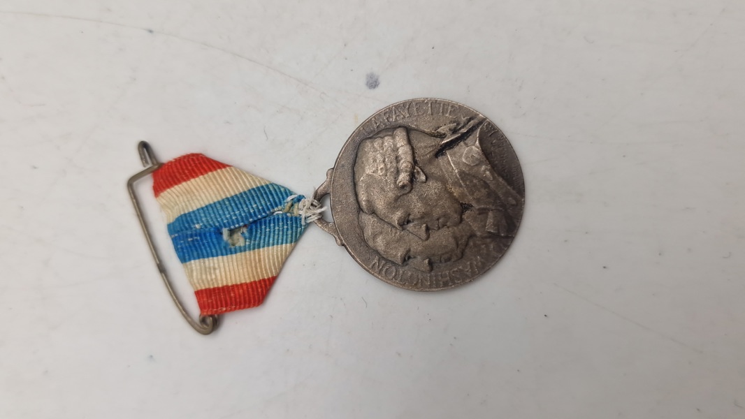 WWI 1918 FRENCH MEDAL LAFAYETTE & WASHINGTON for FRANCE & AMERICA FRIENDSHIP. Original 