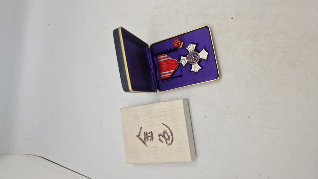 Japanese Red Cross Society Golden Order of Merit Medal. Original med æske 