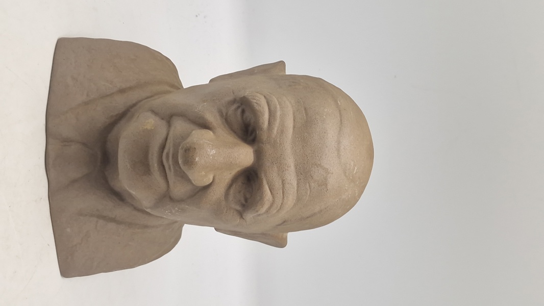 Sparrehoved. Charles De Gaulle