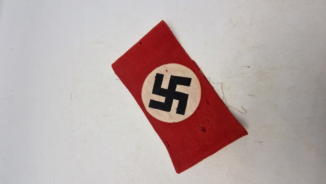 Waffen SS armbind, skåret af uniform. Originalt 