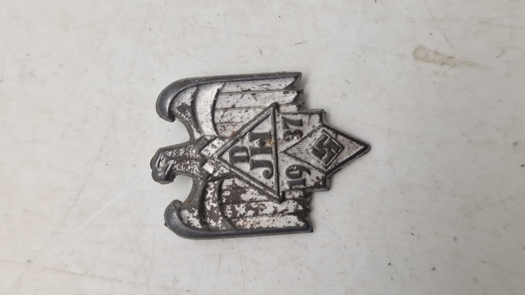 1937 DJH (Deutsches Jugendherbergswerk/German Youth Hostel Association) mærke. Original 