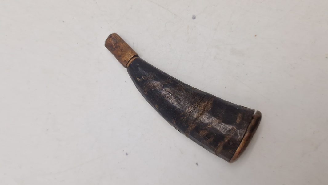 Veludført pistol krudthorn 